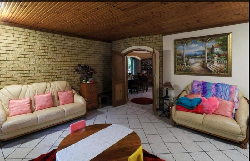 4 Bedroom Property for Sale in Langenhovenpark Free State